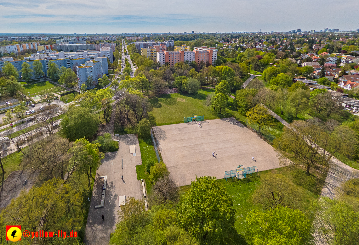04.05.2023 - Luftbilder vom Marx-Zentrum uns seiner Umgebung in Neuperlach